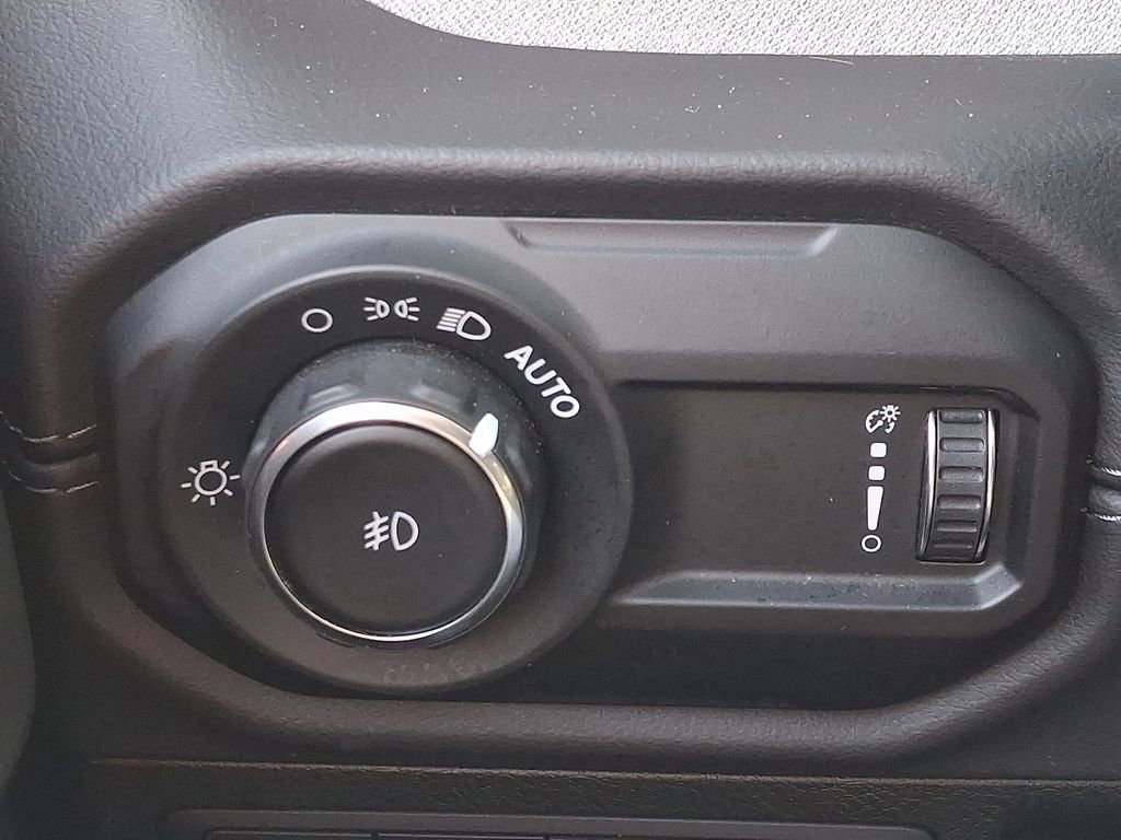 Used 2025 Jeep Wrangler Unlimited Sahara image 26