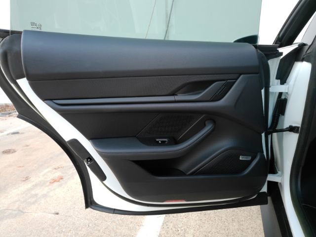 Used 2022 Porsche Taycan image 18