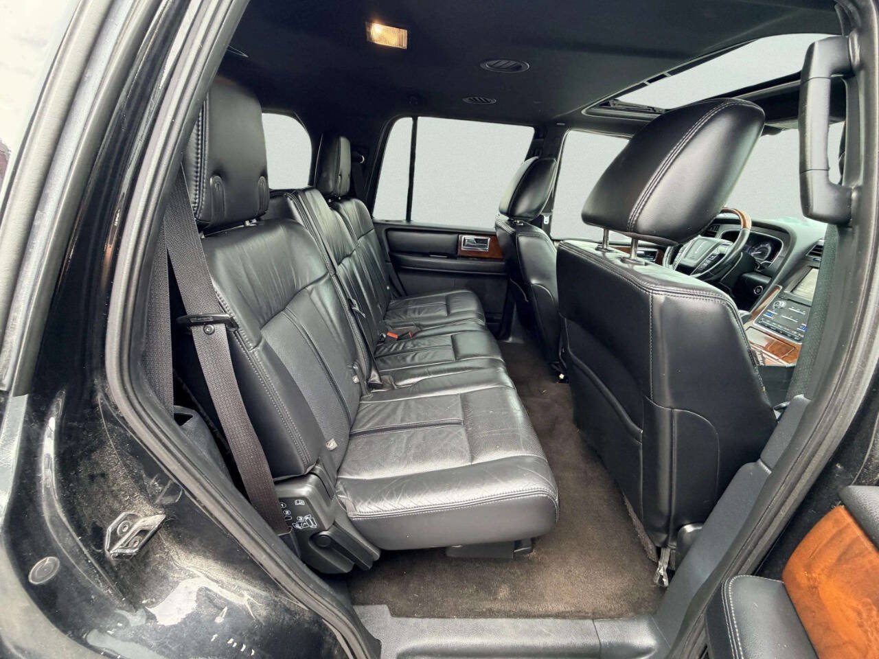 Used 2015 Lincoln Navigator 4WD image 30