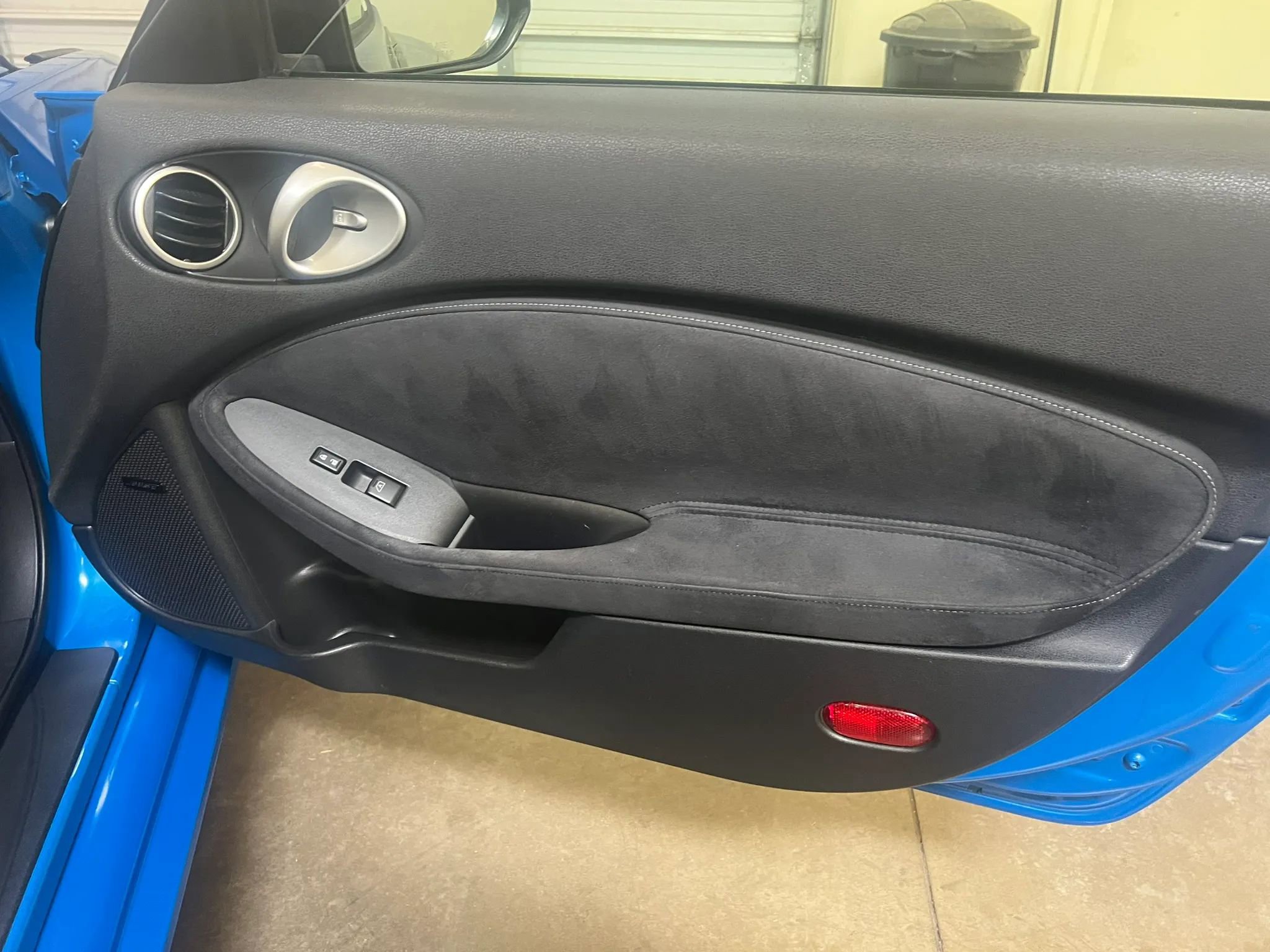 Used 2009 Nissan 370Z Touring image 13