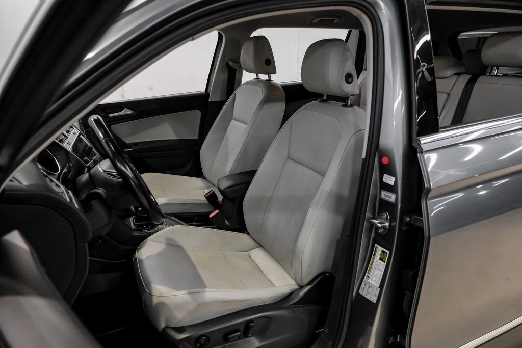 Used 2018 Volkswagen Tiguan SE image 33