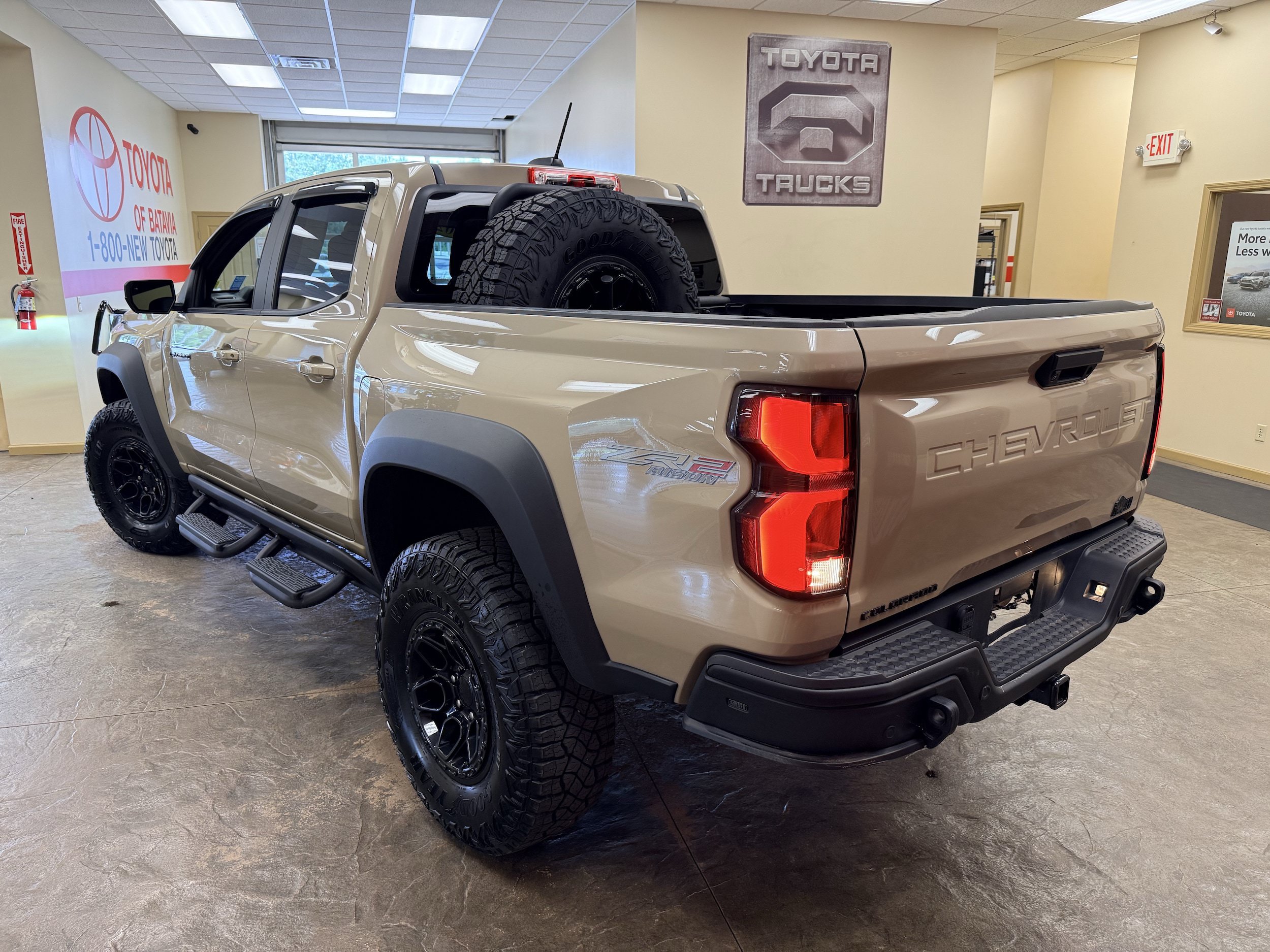 Used 2024 Chevrolet Colorado ZR2 w/ ZR2 Bison Edition AWD/4WD image 32