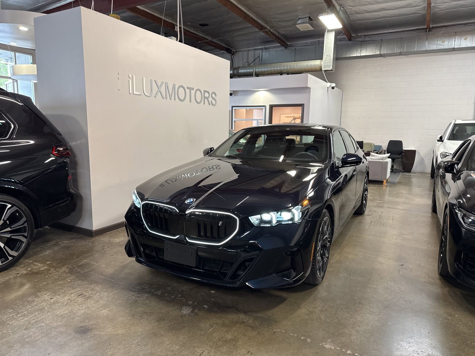 Used 2025 BMW i5 eDrive40i w/ M Sport Package image 1