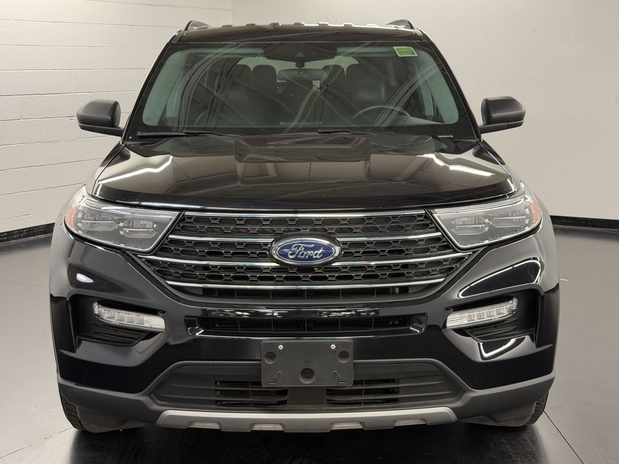 Used 2024 Ford Explorer XLT w/ Equipment Group 202A RWD image 6
