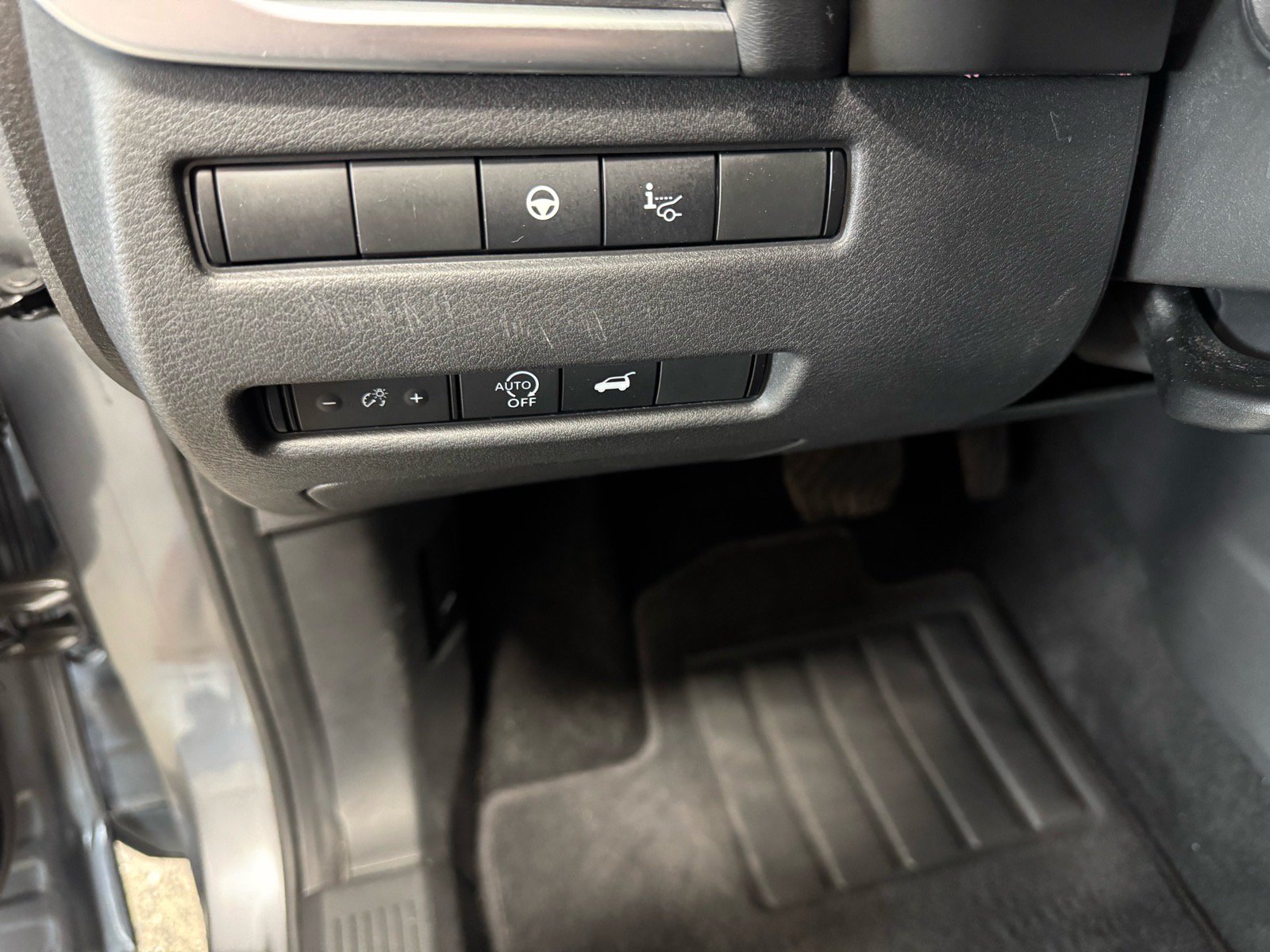 Used 2023 Nissan Rogue Platinum AWD/4WD image 19