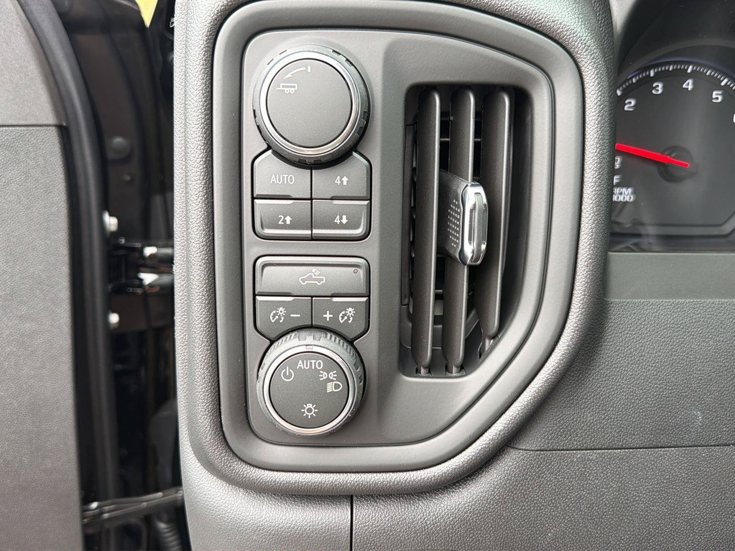 New 2026 Chevrolet Silverado 1500 Custom Trail Boss AWD/4WD image 19
