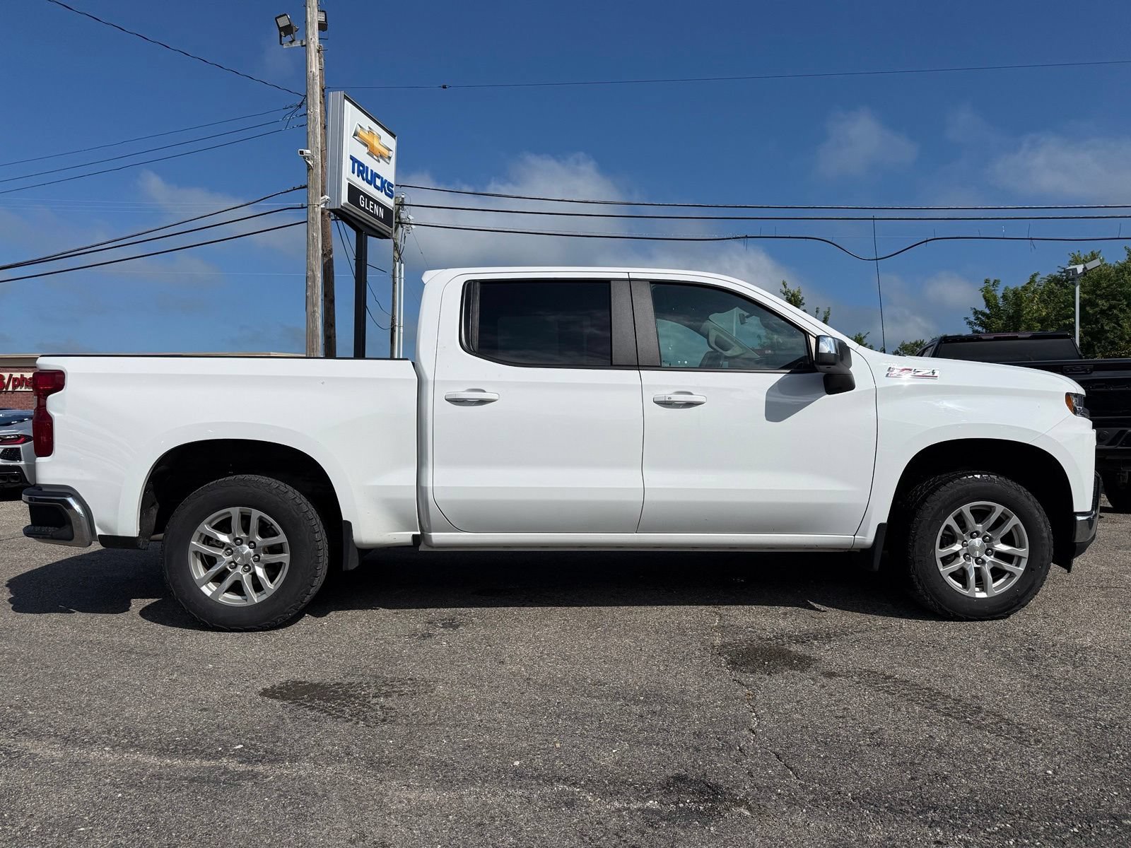 Used 2022 Chevrolet Silverado 1500 LT AWD/4WD image 9