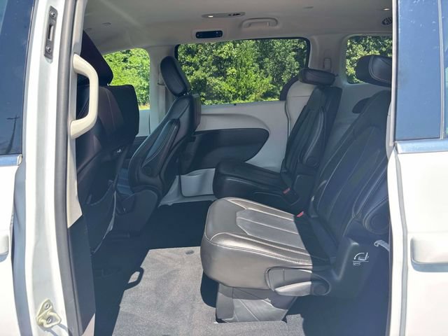 Used 2024 Chrysler Pacifica Touring-L FWD image 21