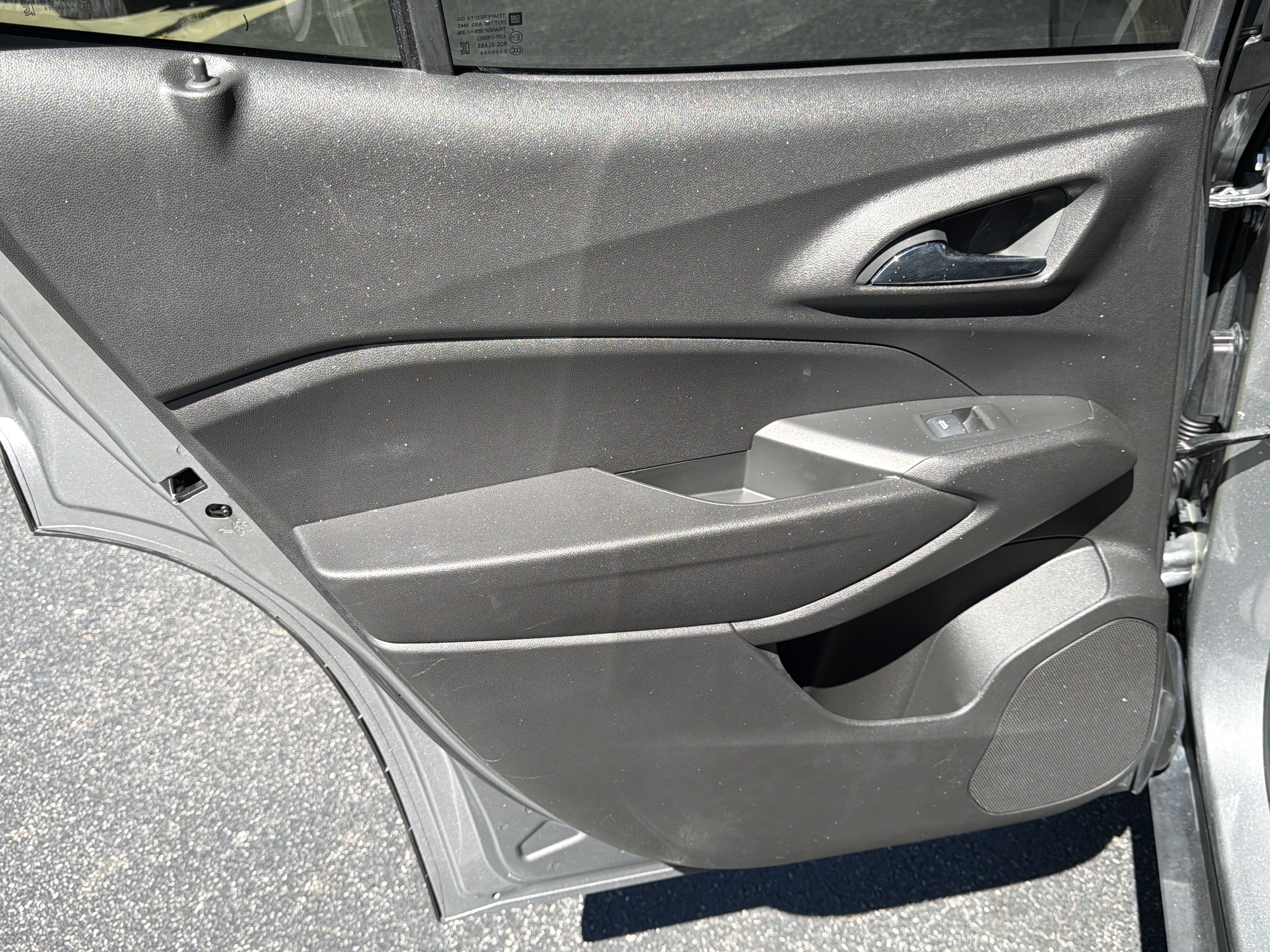 Used 2025 Chevrolet Trax RS w/ Sunroof Package FWD image 21