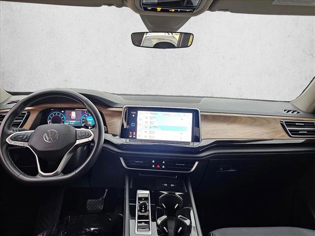 Used 2025 Volkswagen Atlas SE image 21