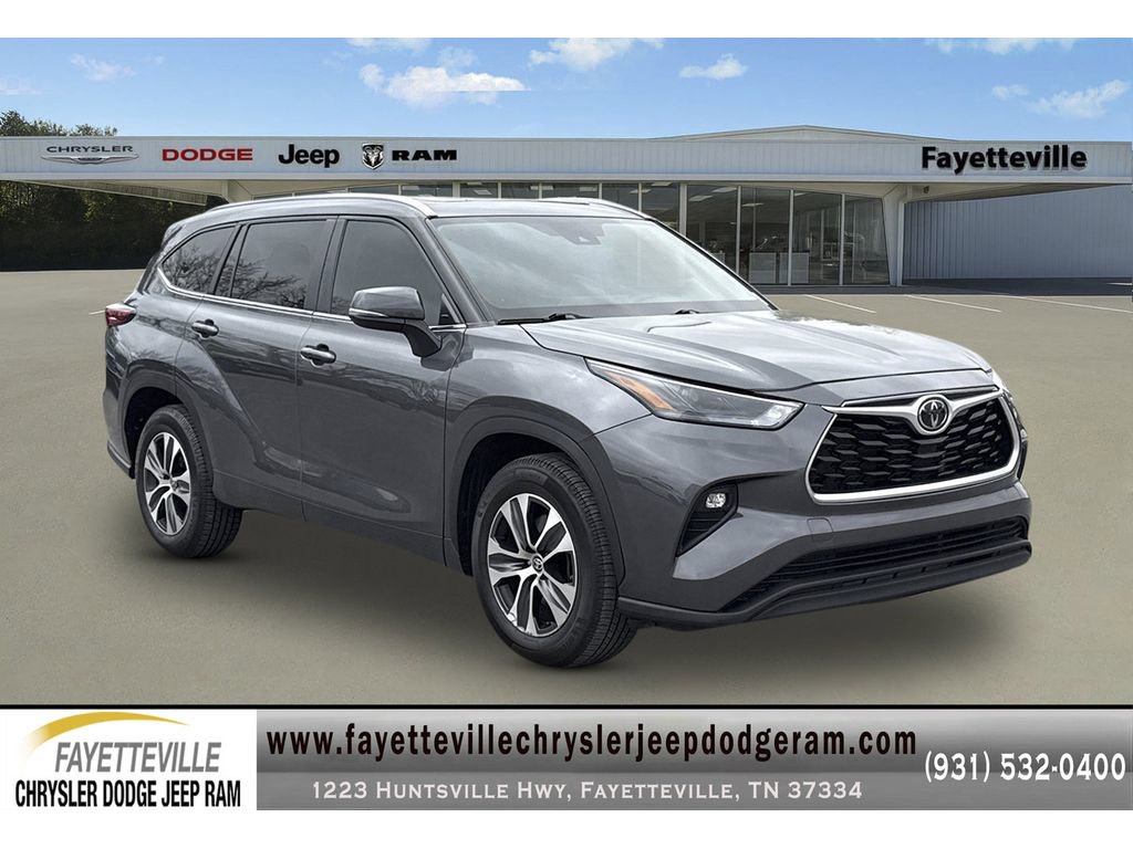 Used 2023 Toyota Highlander XLE FWD image 1