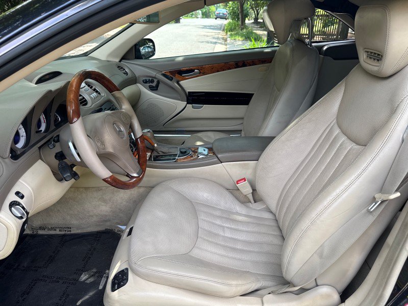 Used 2011 Mercedes-Benz SL 550 image 15