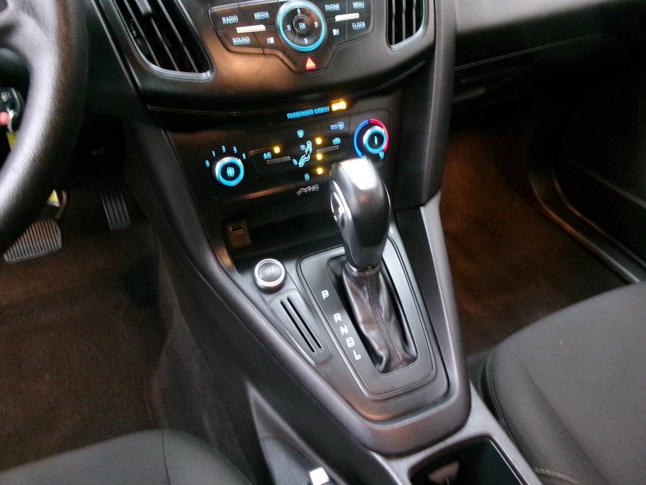 Used 2016 Ford Focus SE FWD image 28