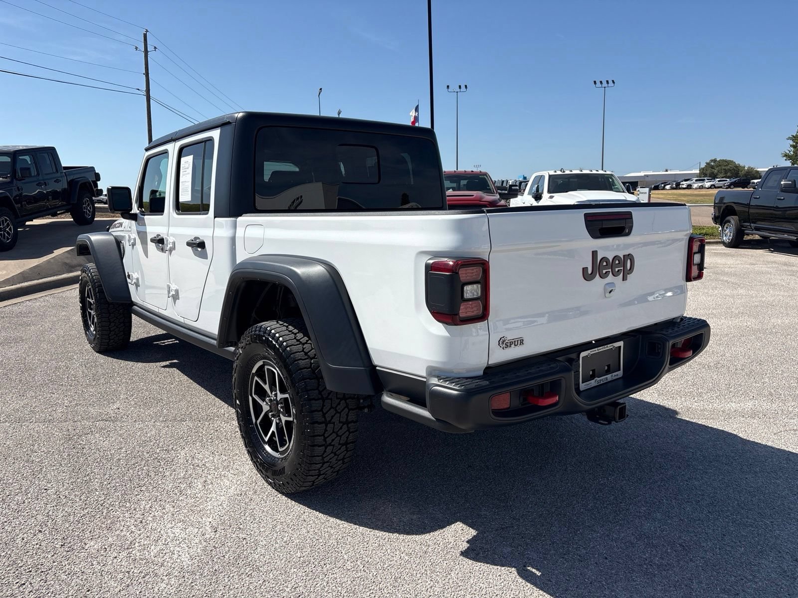 Used 2024 Jeep Gladiator Rubicon w/ Technology Group AWD/4WD image 4