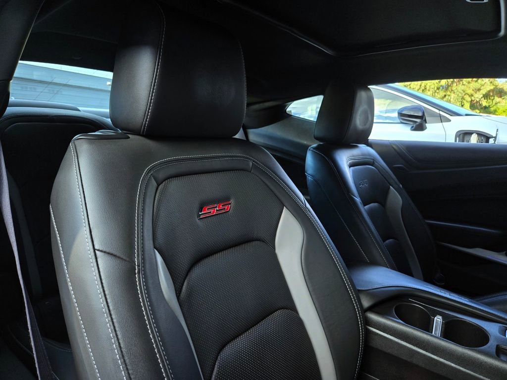 Used 2016 Chevrolet Camaro SS image 15