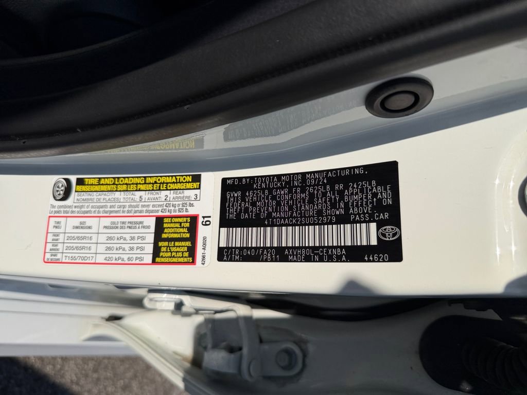 Used 2025 Toyota Camry LE image 30