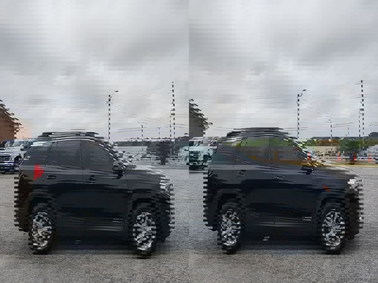 Used 2021 GMC Terrain SLE w/ Driver Convenience Package image 2