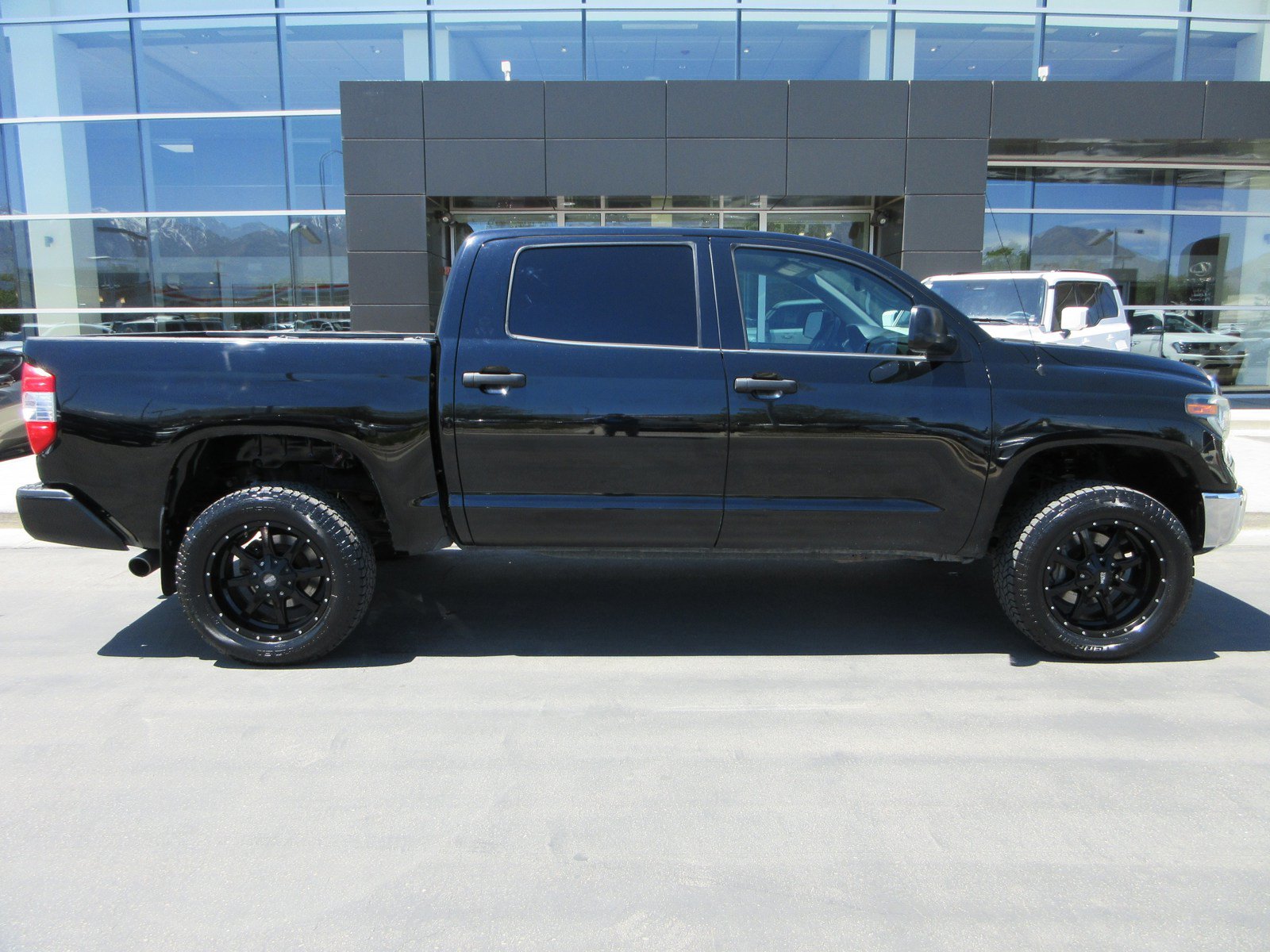 Used 2019 Toyota Tundra SR5 AWD/4WD image 11