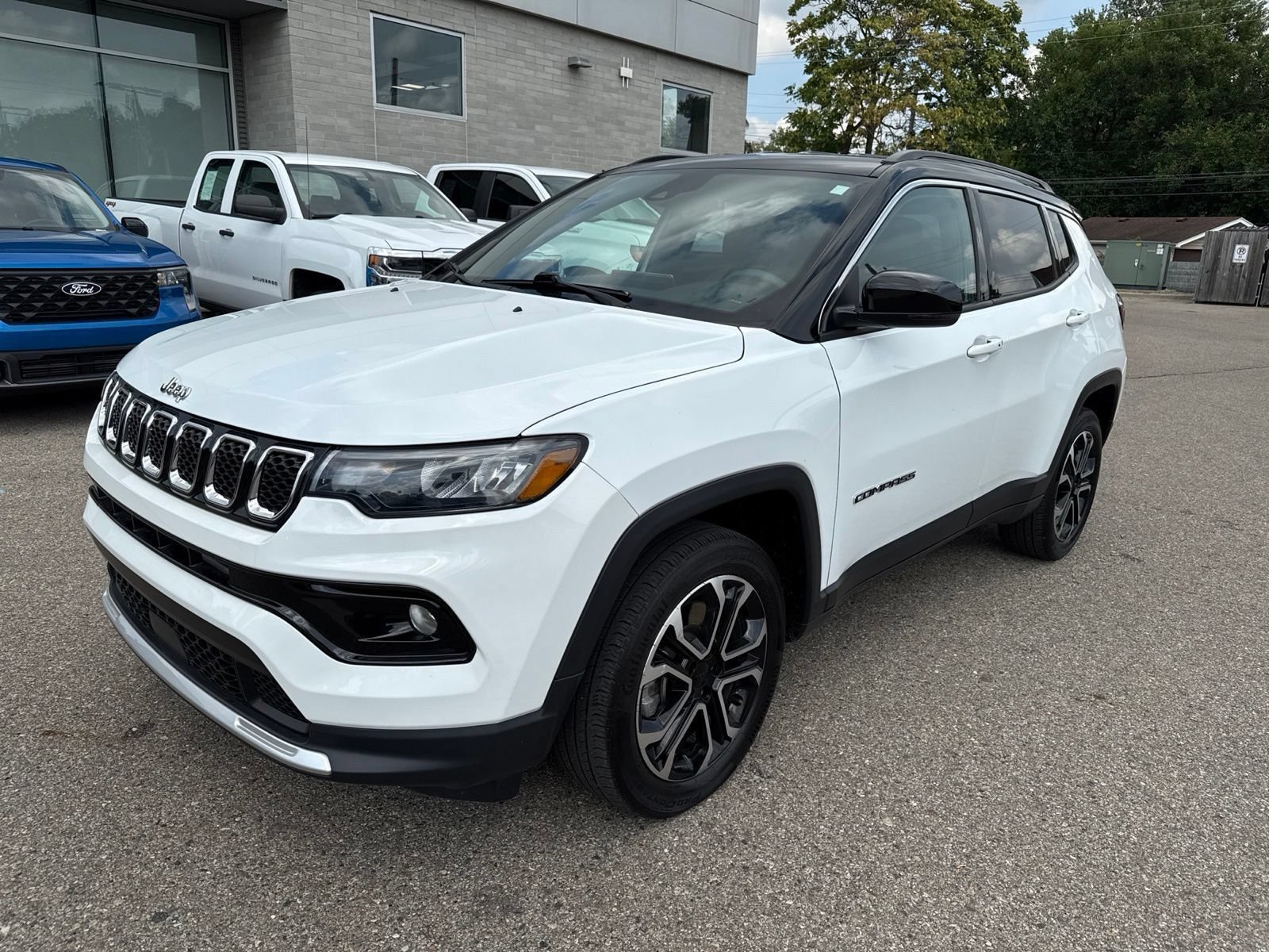 Used 2023 Jeep Compass Limited AWD/4WD image 11