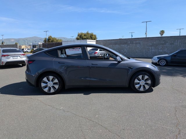 Used 2023 Tesla Model Y Long Range video 4