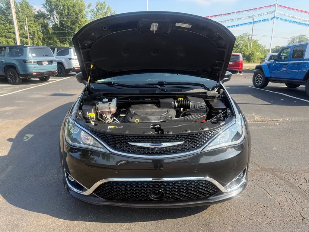 Used 2020 Chrysler Pacifica Touring w/ Advanced Safetytec Group FWD image 57