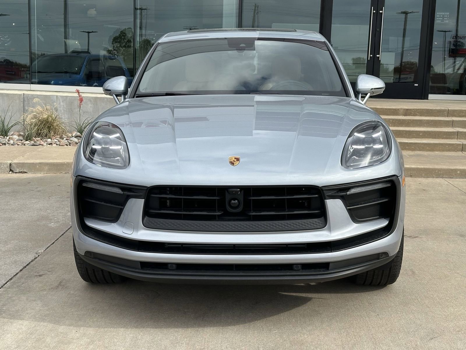 Certified 2026 Porsche Macan image 10