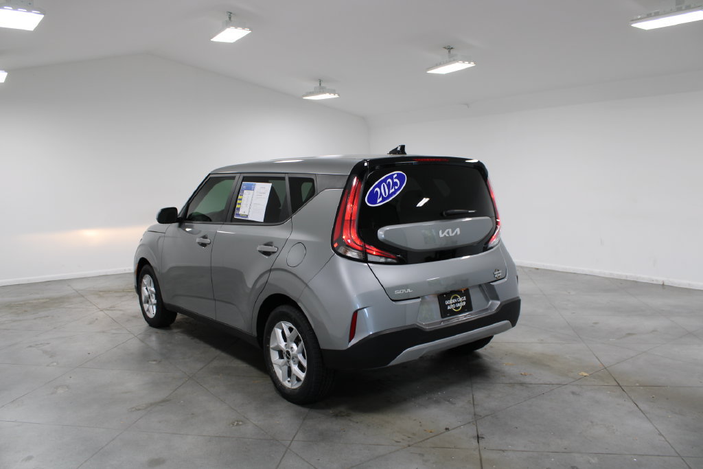 Used 2025 Kia Soul LX w/ LX Technology Package FWD image 7