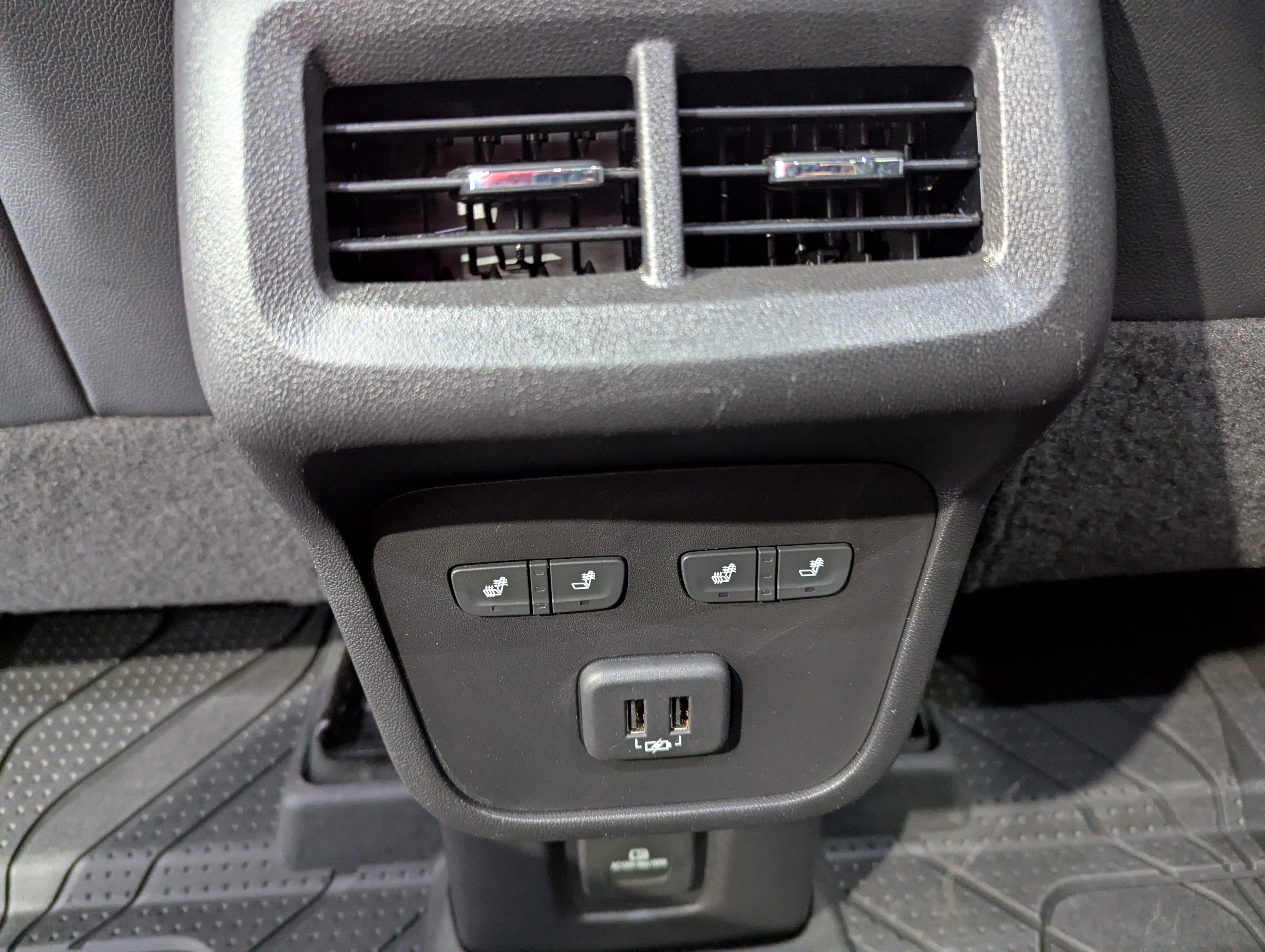 Used 2023 Chevrolet Equinox Premier AWD/4WD image 11