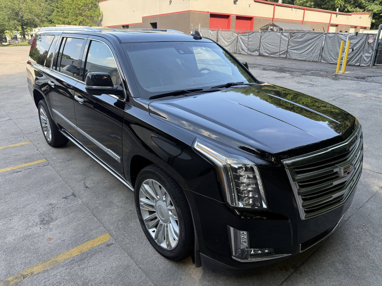 Used 2017 Cadillac Escalade ESV Platinum AWD/4WD image 12
