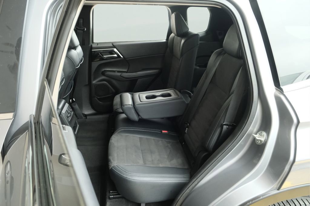 Used 2024 Mitsubishi Outlander SE AWD/4WD image 29