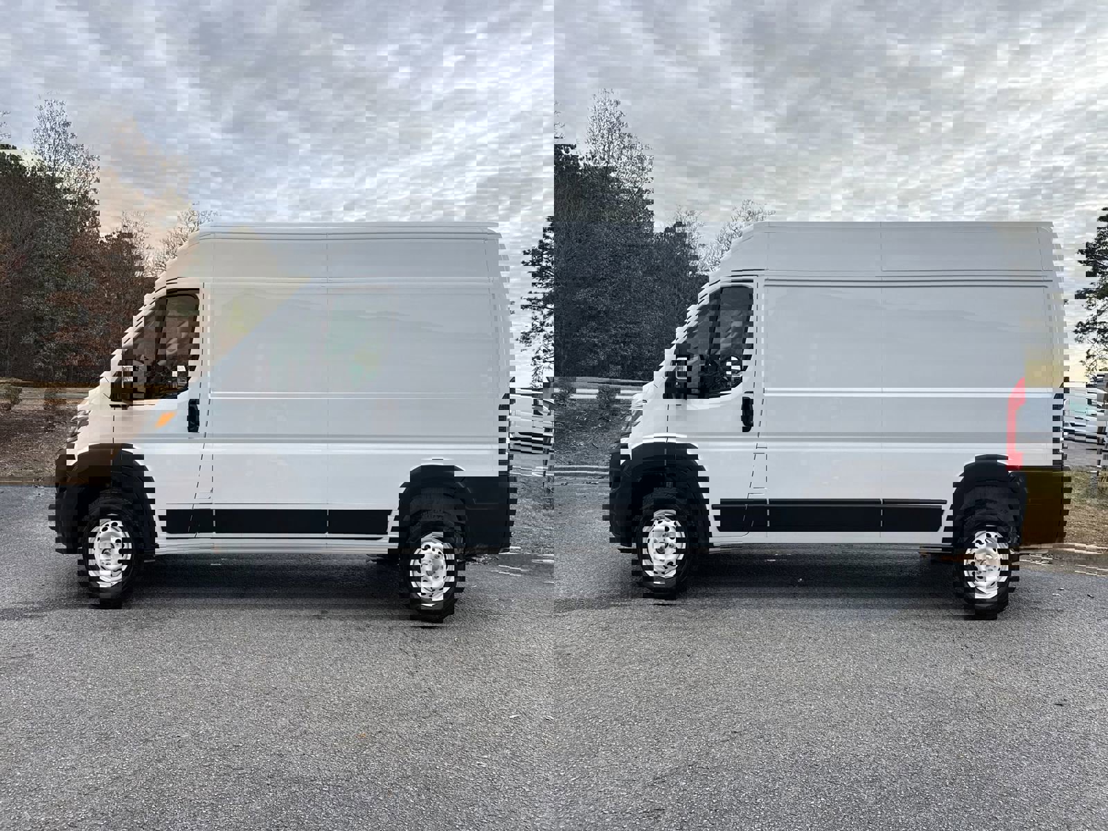 Used 2025 RAM ProMaster 2500 w/ Storage Group image 7