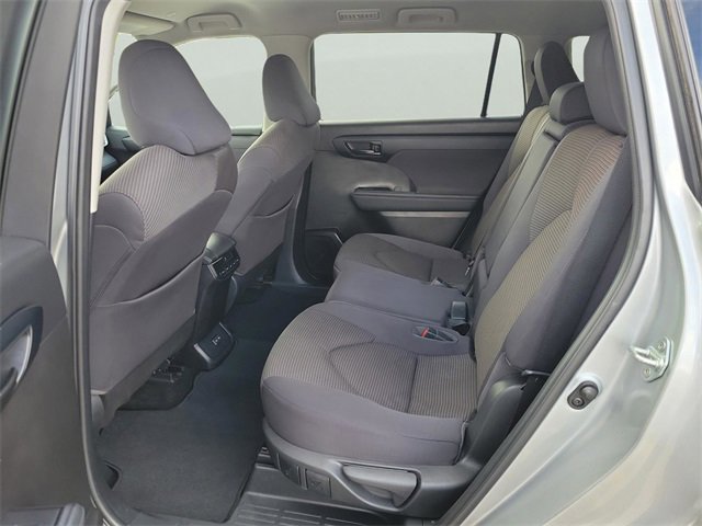 Used 2023 Toyota Highlander LE image 11