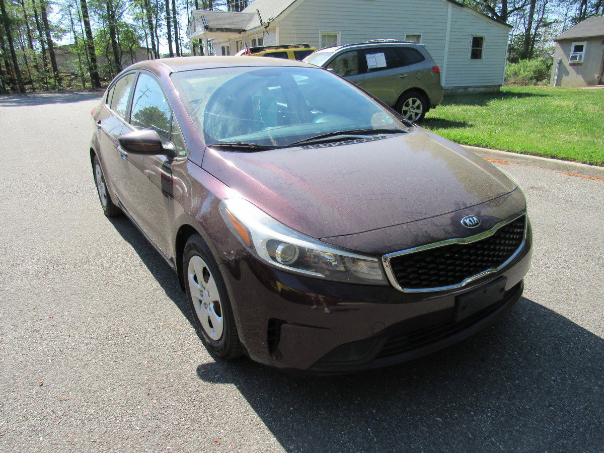 Used 2017 Kia Forte LX FWD image 1