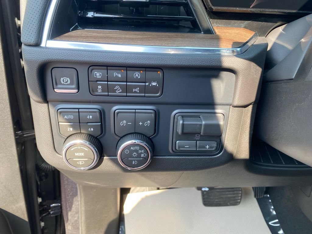 New 2026 Chevrolet Tahoe High Country AWD/4WD image 15