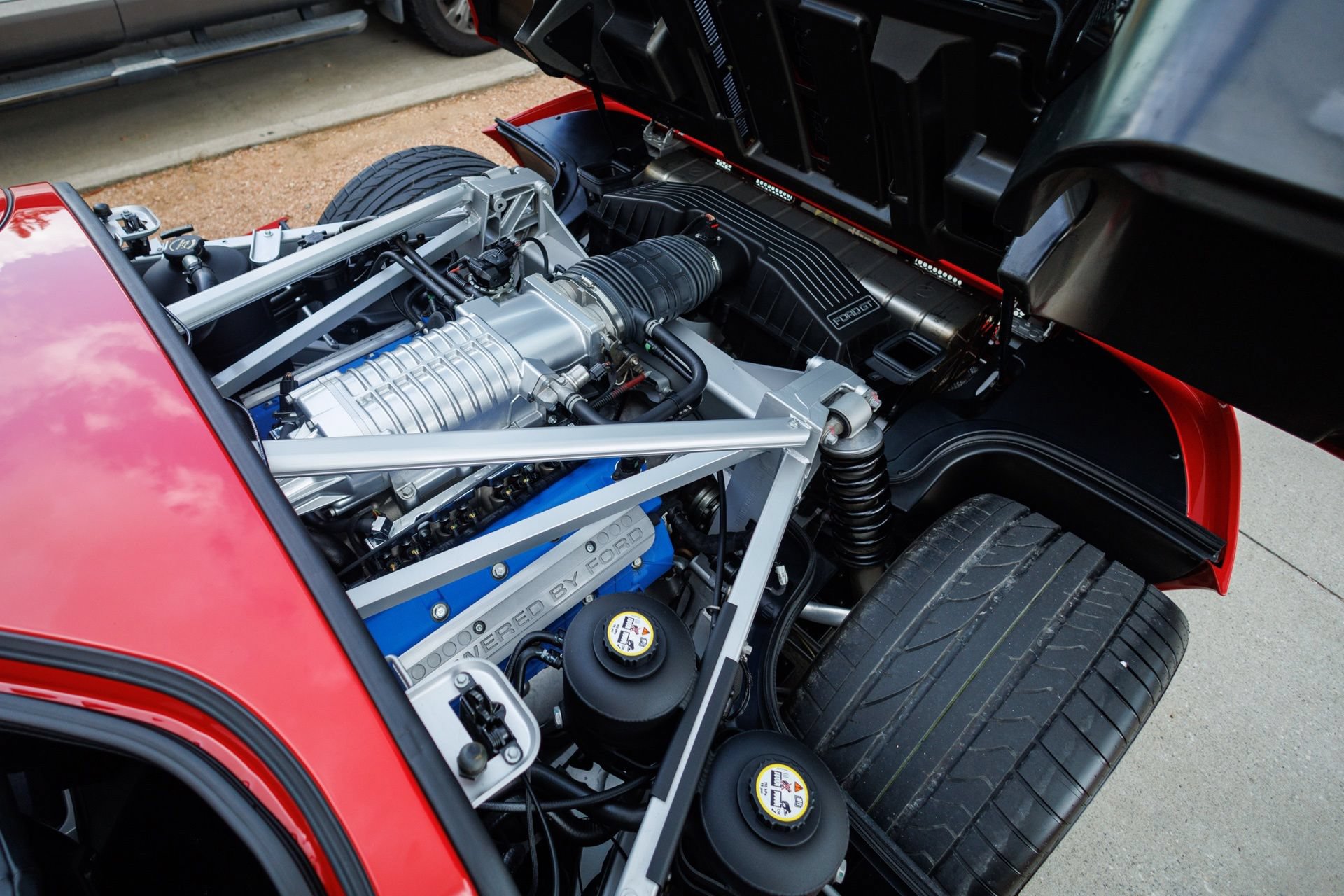 Used 2005 Ford GT RWD image 57