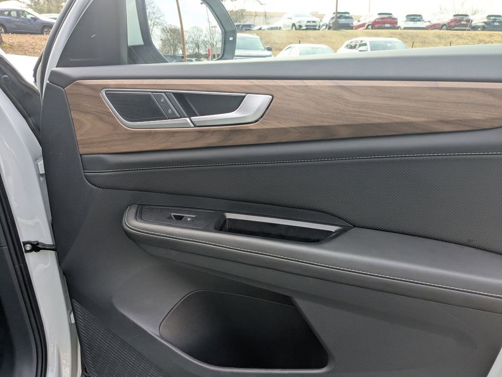 Used 2025 Volkswagen Atlas SE image 31