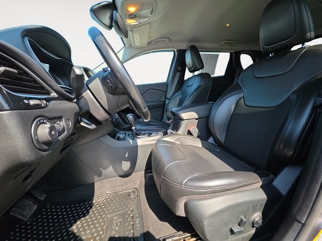 Used 2020 Jeep Cherokee Latitude Plus AWD/4WD image 9