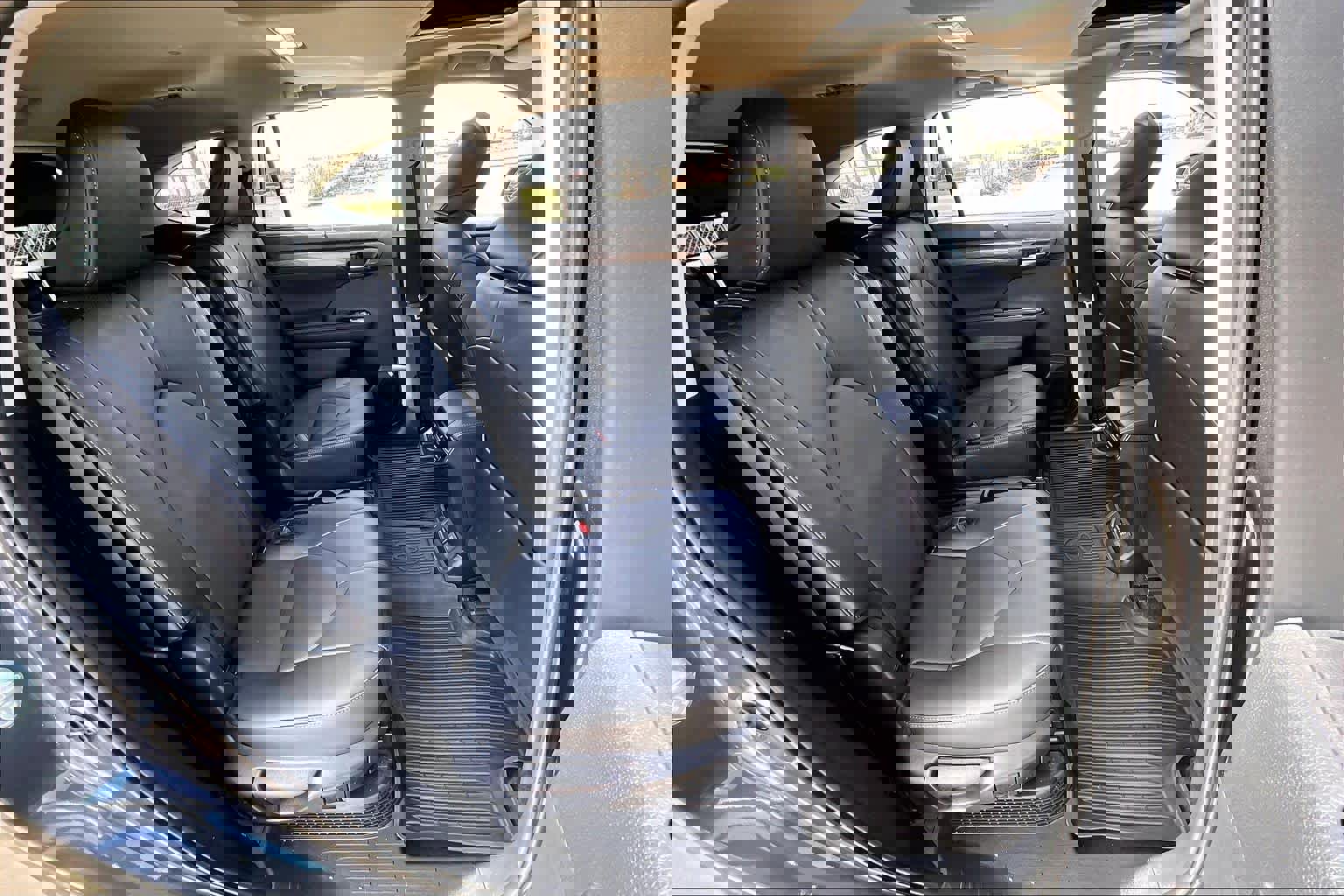 Used 2025 Toyota Highlander Limited image 18