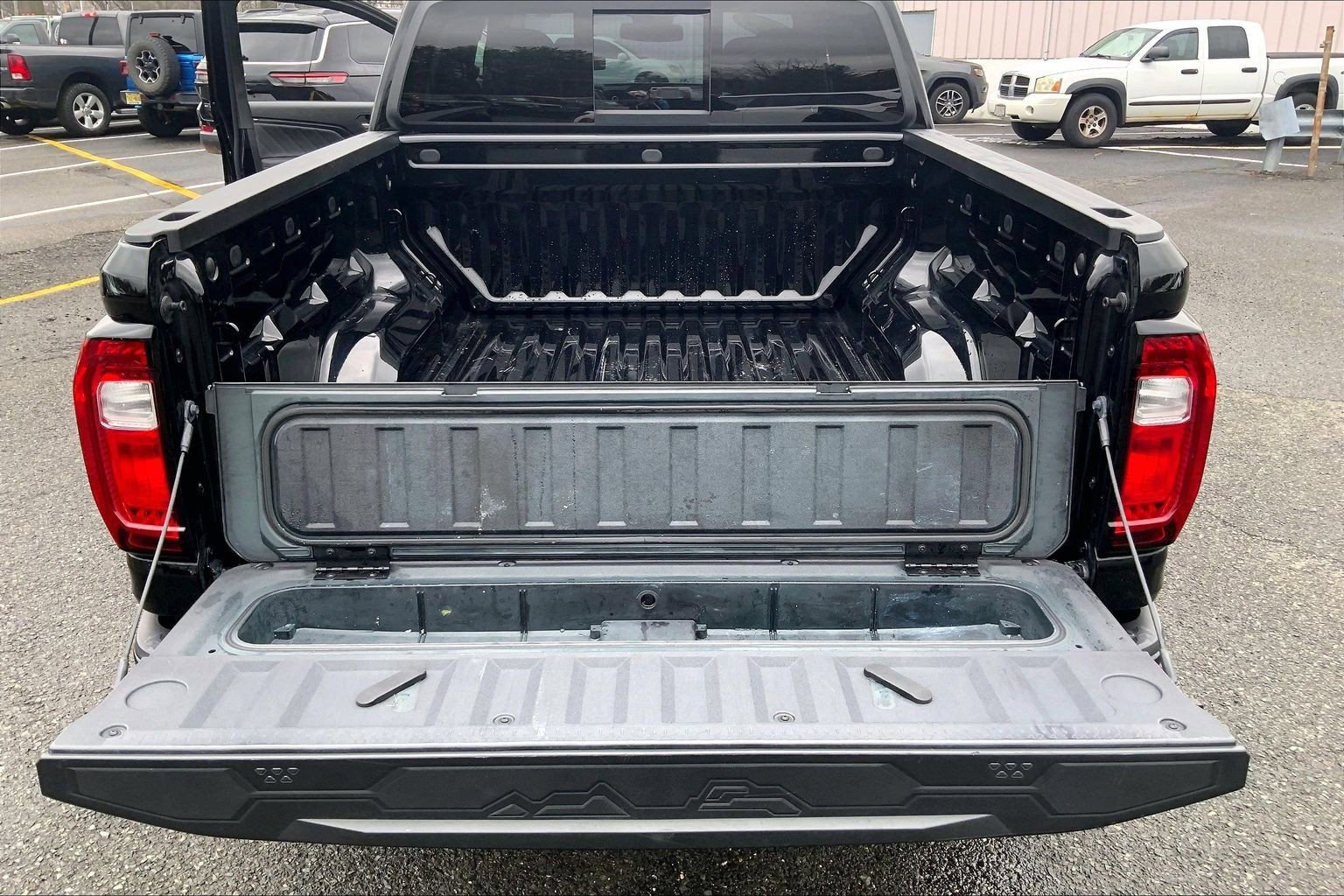 Used 2024 GMC Canyon AT4 AWD/4WD image 32