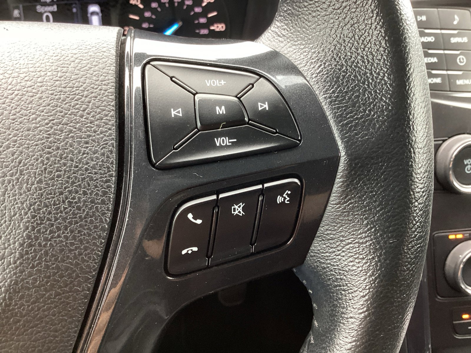 Used 2019 Ford Explorer XLT image 19