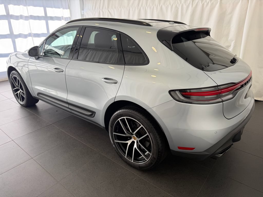 Certified 2026 Porsche Macan AWD/4WD image 3