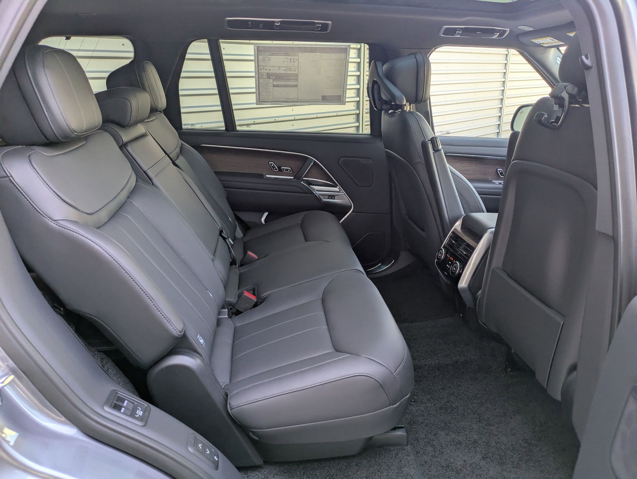 New 2025 Land Rover Range Rover Long Wheelbase SE image 31