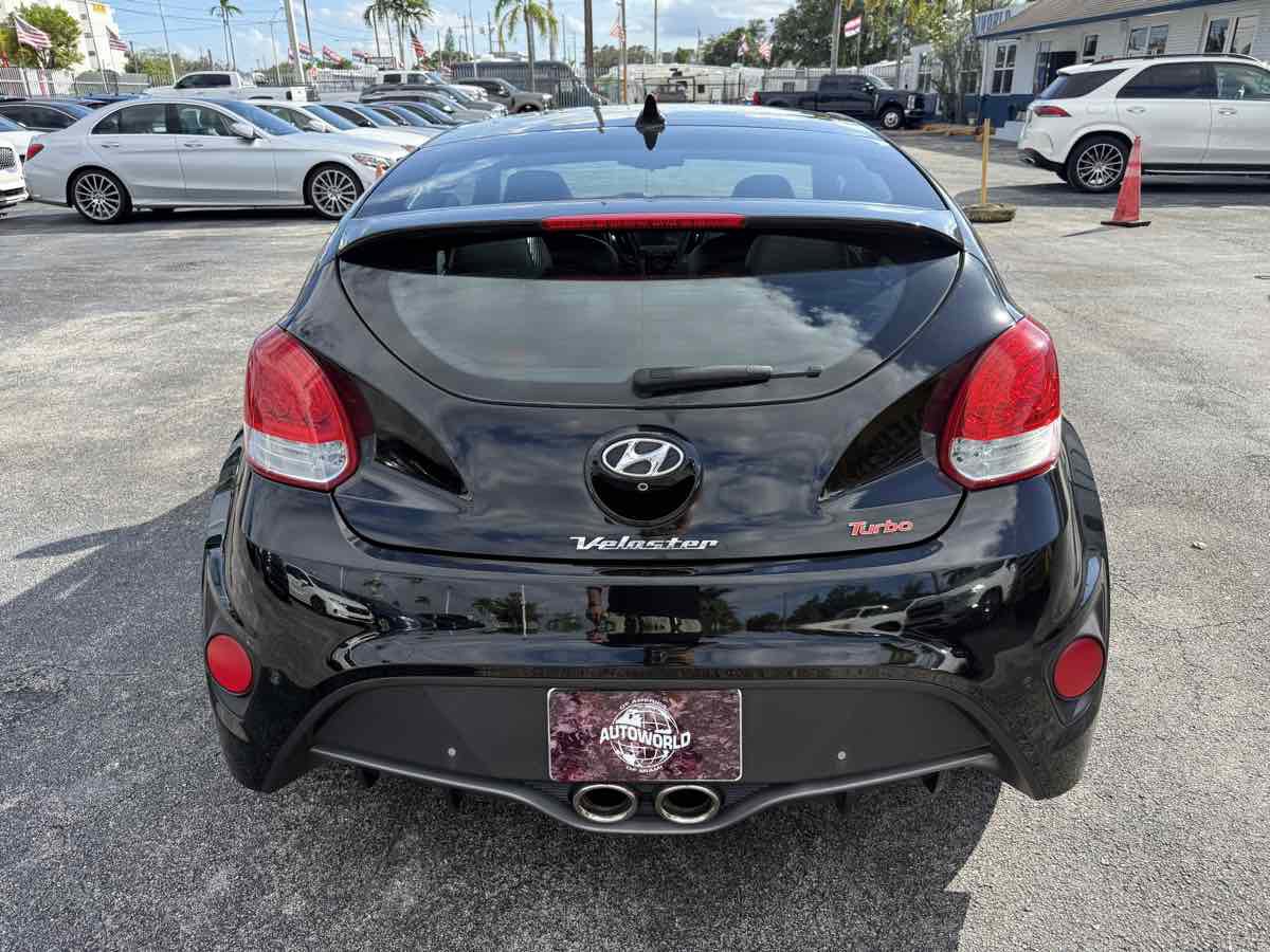 Used 2016 Hyundai Veloster Turbo w/ Option Group 04 FWD image 7