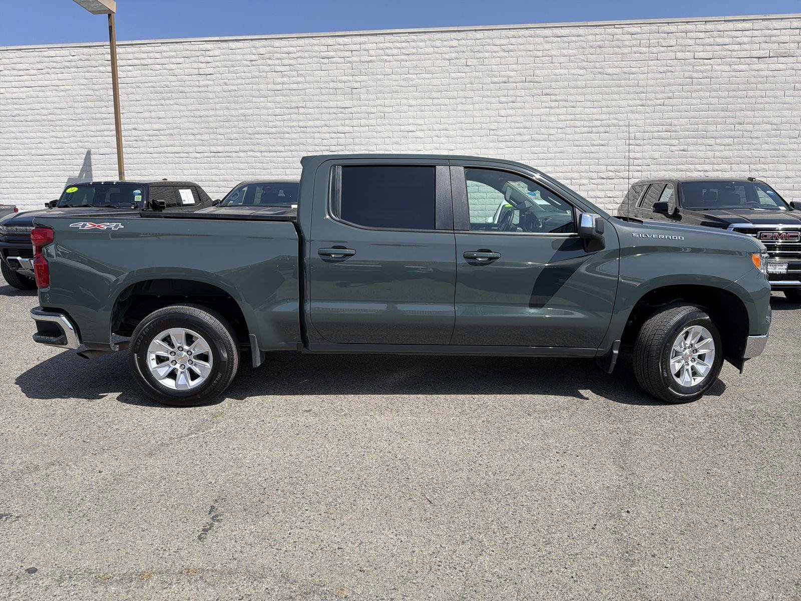 Used 2025 Chevrolet Silverado 1500 LT AWD/4WD image 3