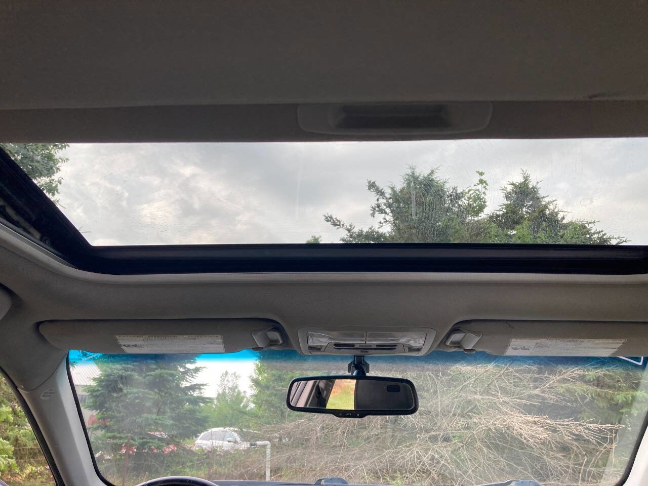 Used 2015 Toyota Camry XLE w/ Moonroof Package image 8