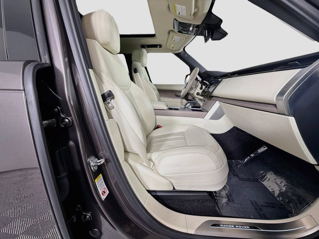 Certified 2025 Land Rover Range Rover SE AWD/4WD image 32