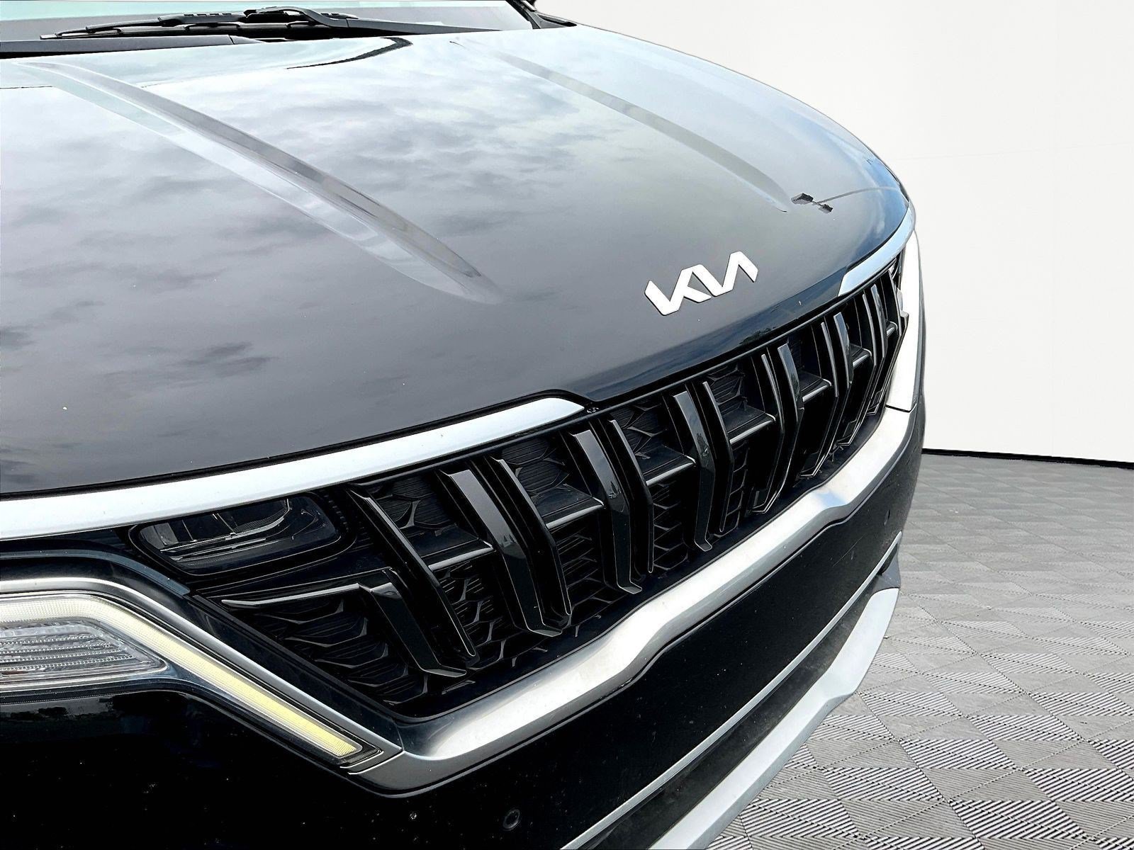 Used 2023 Kia Carnival EX FWD image 34