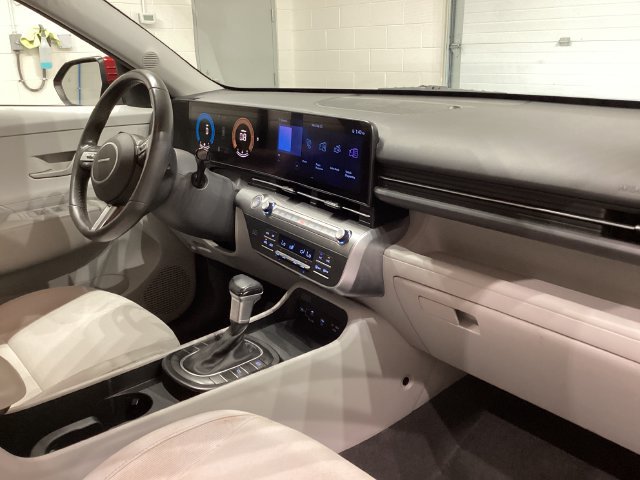 Used 2025 Hyundai Kona SEL FWD image 16