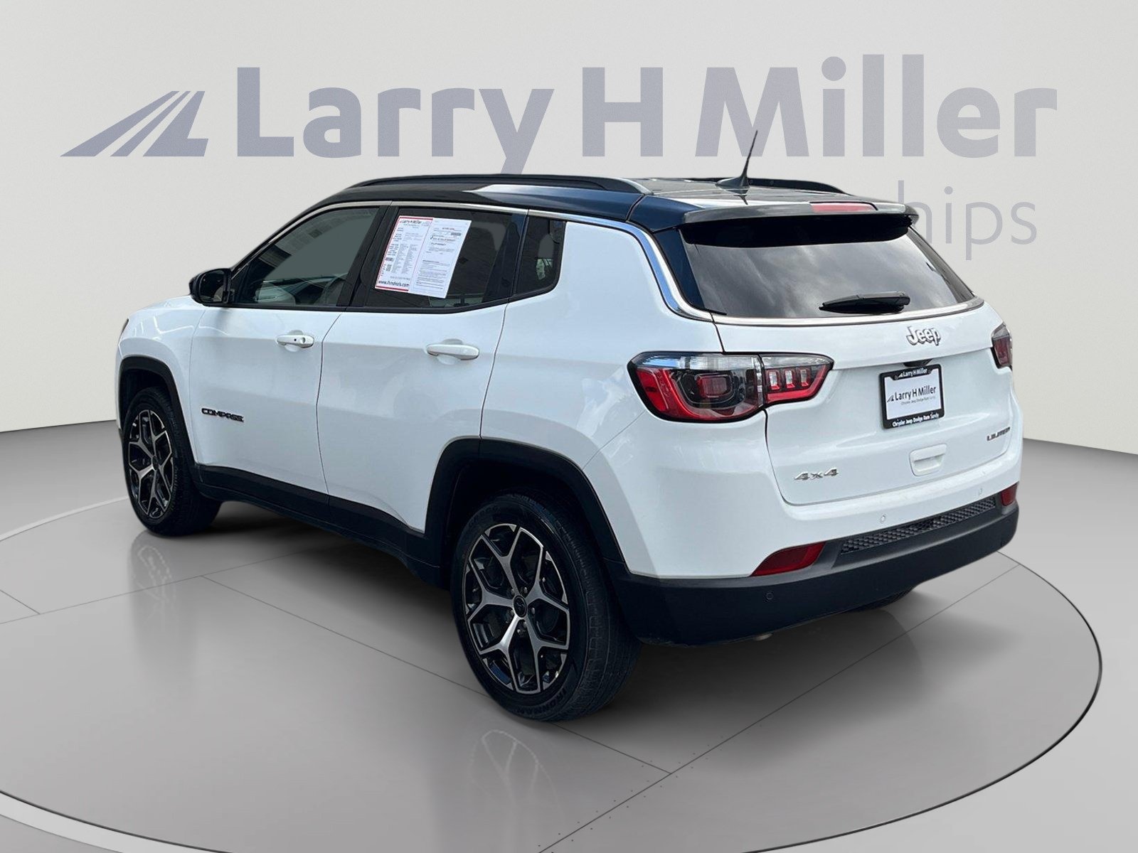 Used 2025 Jeep Compass Limited AWD/4WD image 3