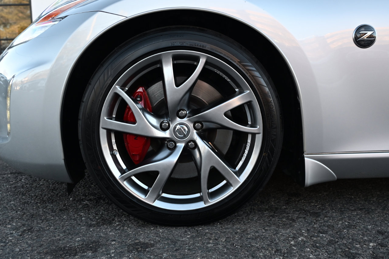 Used 2014 Nissan 370Z Touring w/ Sport Package image 40